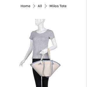 Moda Luxe Milo’s Tote cream trimmed with blue 2 piece set.  Drop bag